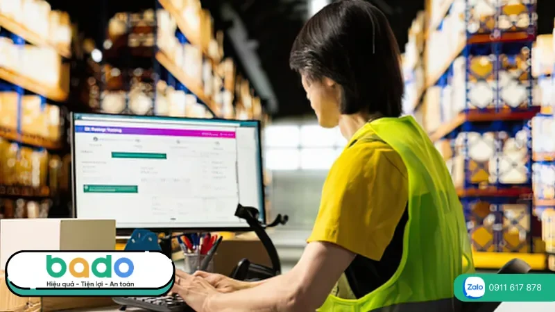 Ứng dụng công nghệ quản lý tồn kho Bado.vn giúp chủ động cảnh báo hàng tồn trệ.