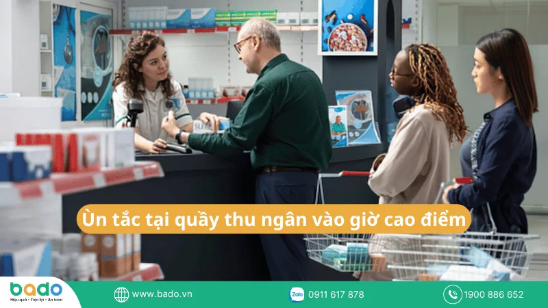 Ùn tắc tại quầy thu ngân vào giờ cao điểm.png