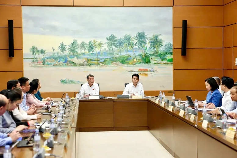 thu tuong le minh hung tham gia hoi nghi
